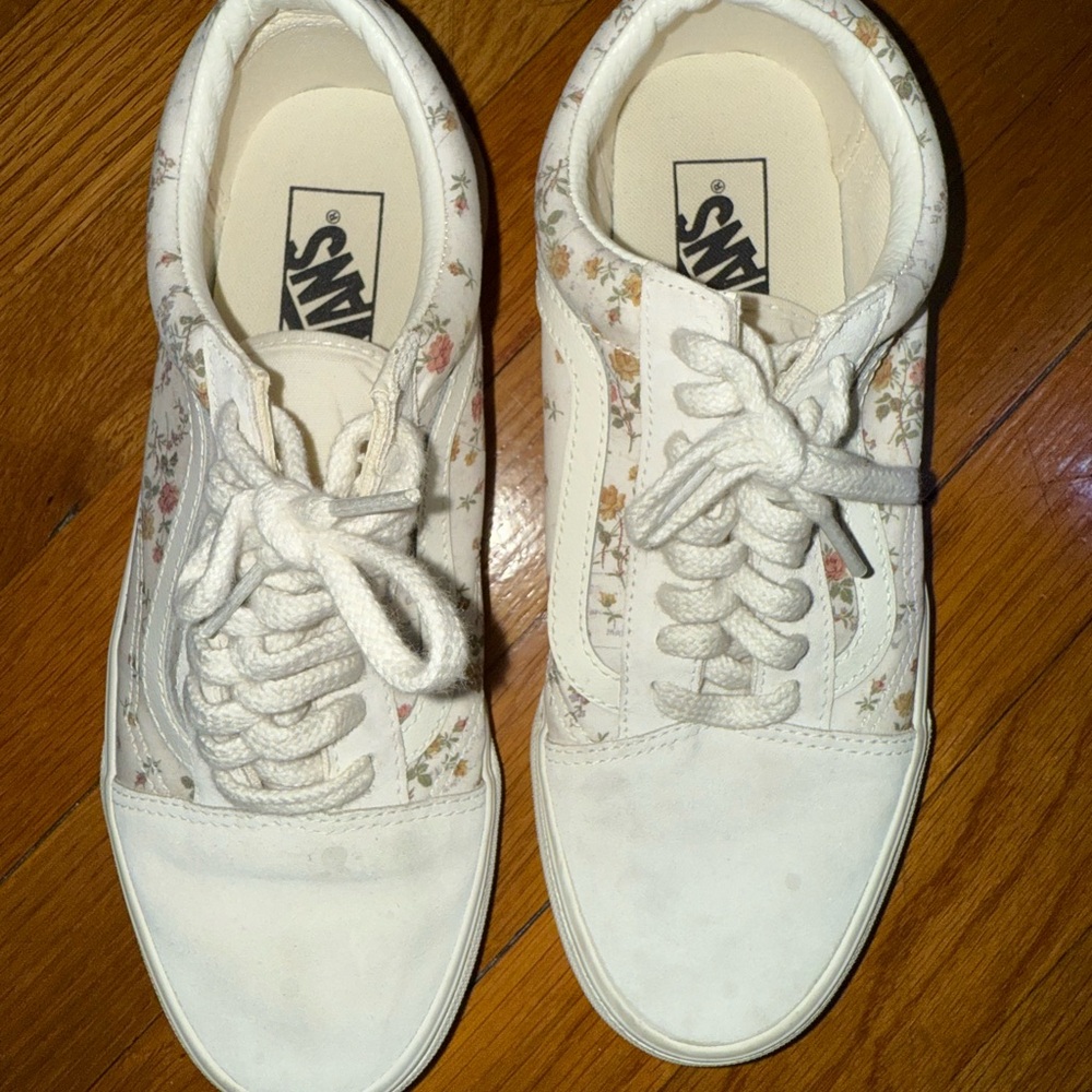 Vans White and Cream Sneakers Classic Low-Top Style